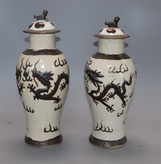 A pair of Chinese crackleglaze vases and covers H.30cm